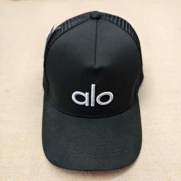 ALO Yoga Accessories - 🧢NWT ALO Yoga casual District Trucker Hat